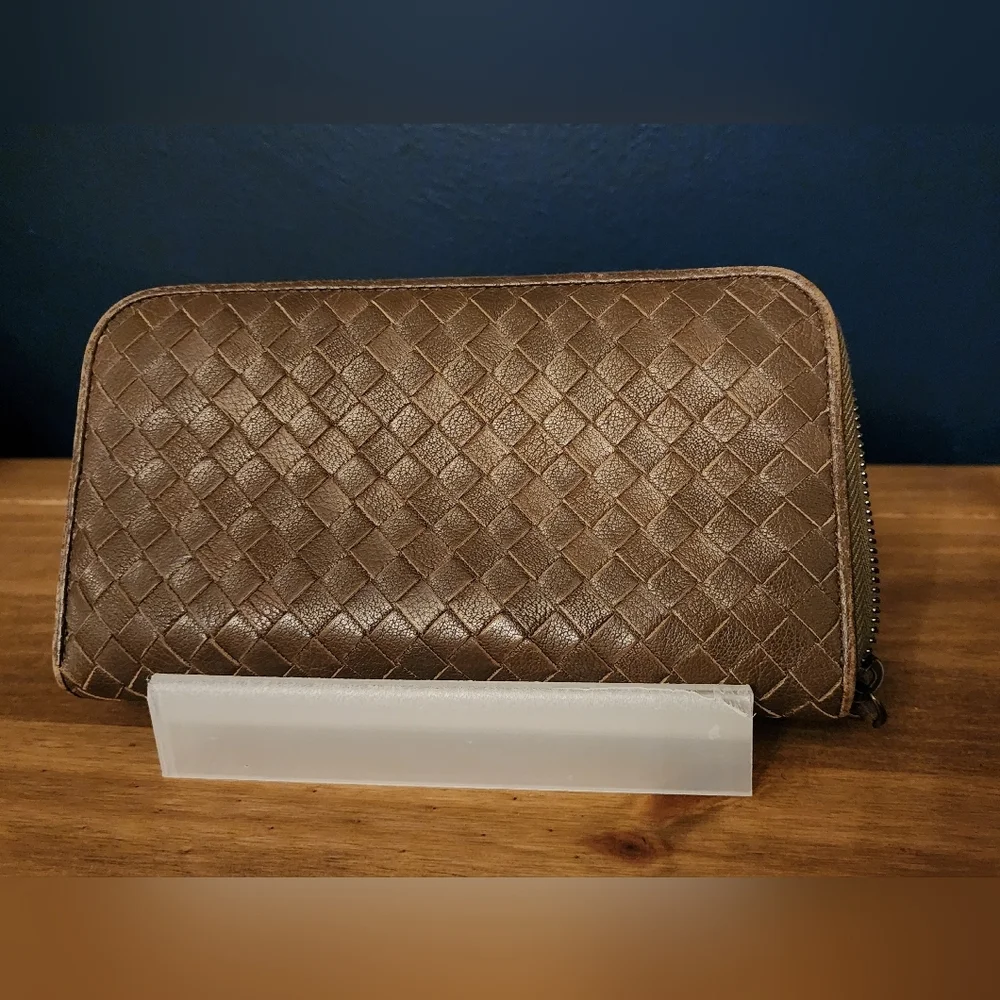 Bottega Veneta Long Zip Wallet - Picture 2 of 8